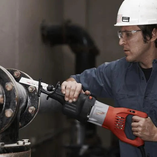 Milwaukee 6538-21 In Use