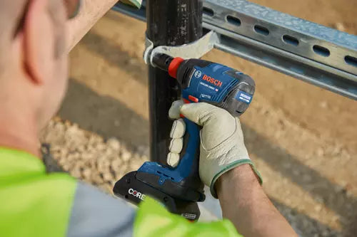 Bosch GDX18V-1860CN in use