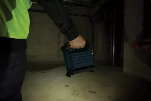 Bosch GLI18V-1200CN in use