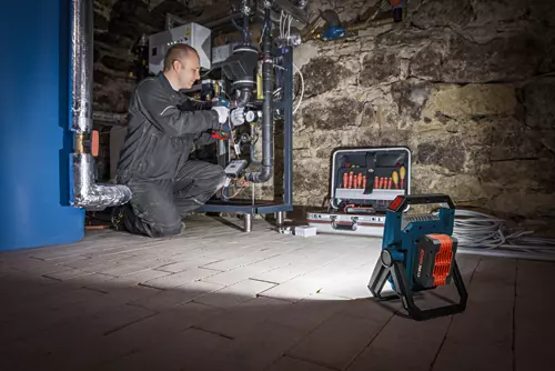 Bosch GLI18V-1900N in use