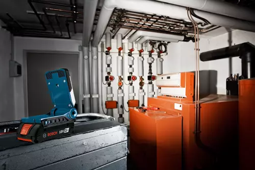 Bosch GLI18V-420B in use