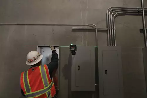 Bosch GLL3-330CG in use