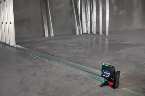 Bosch GLL3-330CG in use