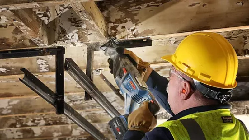 Bosch GSA18V-110B14 in use