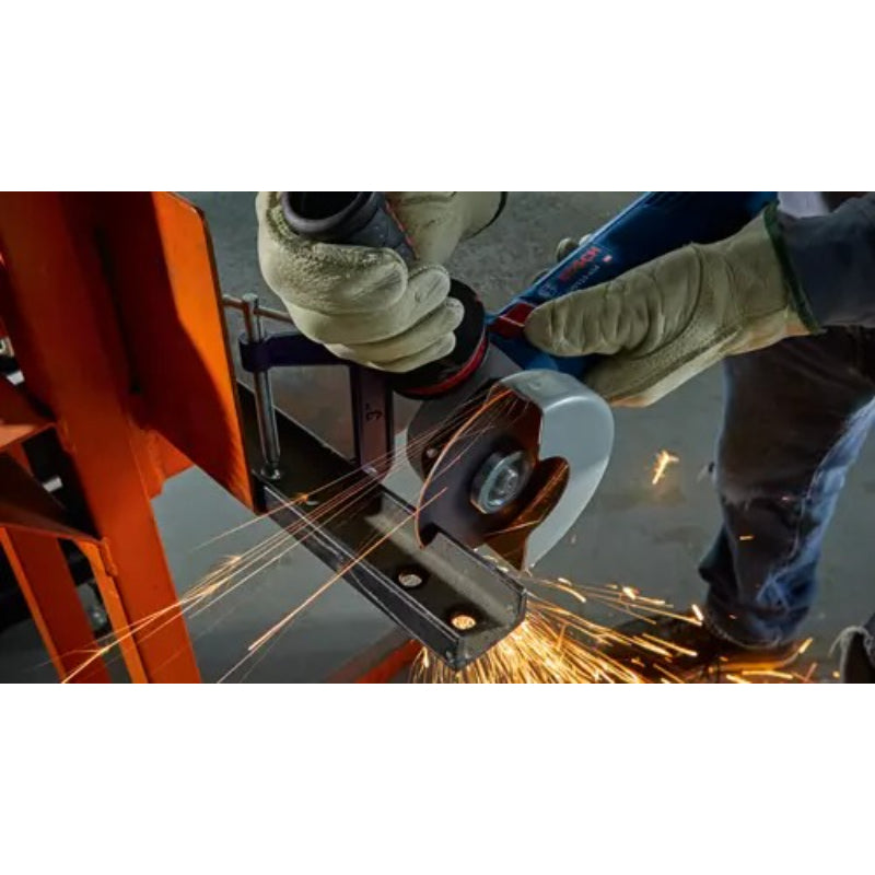 Bosch GWS10-450 in use