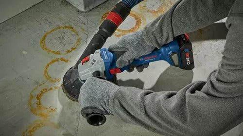 Bosch GWS18V-8N in use
