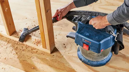 Bosch GAS18V-3N in use