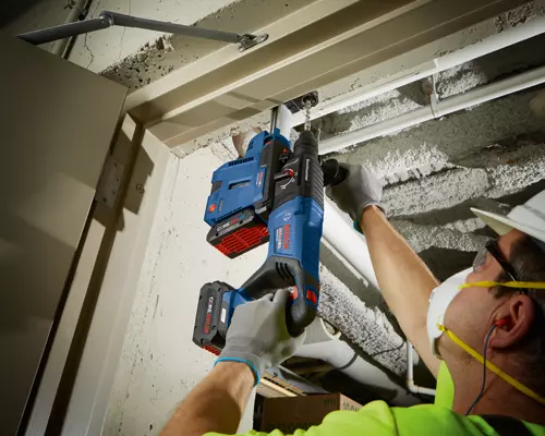 Bosch GBH18V-26DK24 in use