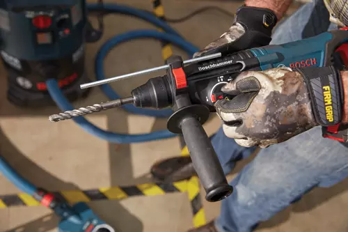 Bosch GBH18V-26DK24 in use