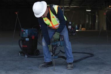 Bosch GBH18V-26NK in use