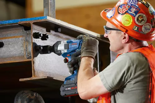 Bosch GDS18V-740CB14 in use