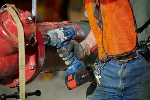Bosch GDS18V-740N in use