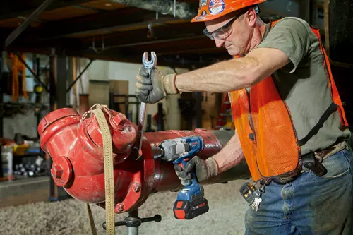Bosch GDS18V-740N in use